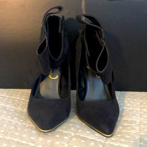 🌹REDUCED🌹 CLASSIC BLACK ALL WRAPPED IN A BOW. ELEGANCE, ELEGANCE!!